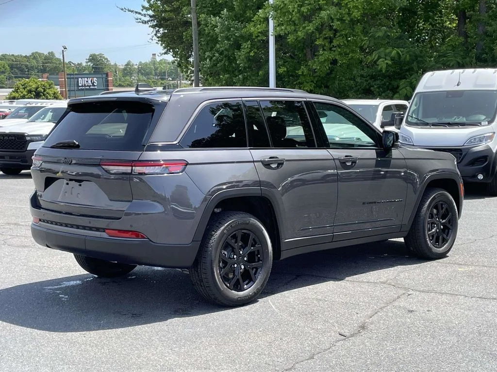 New 2026 Baltic Gray Metallic Clear-Coat Exterior Paint Jeep Altitude image 8
