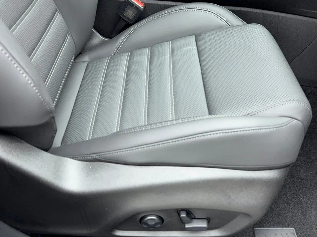 New 2025 Silver Alfa Romeo Base image 42