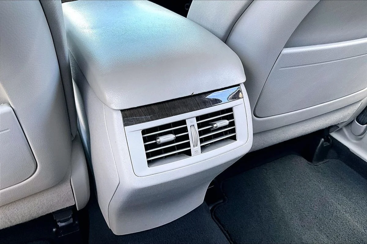 Used 2013 Gray Toyota LE image 10