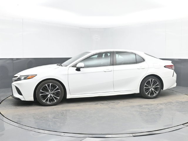Used 2018 White Toyota SE image 5