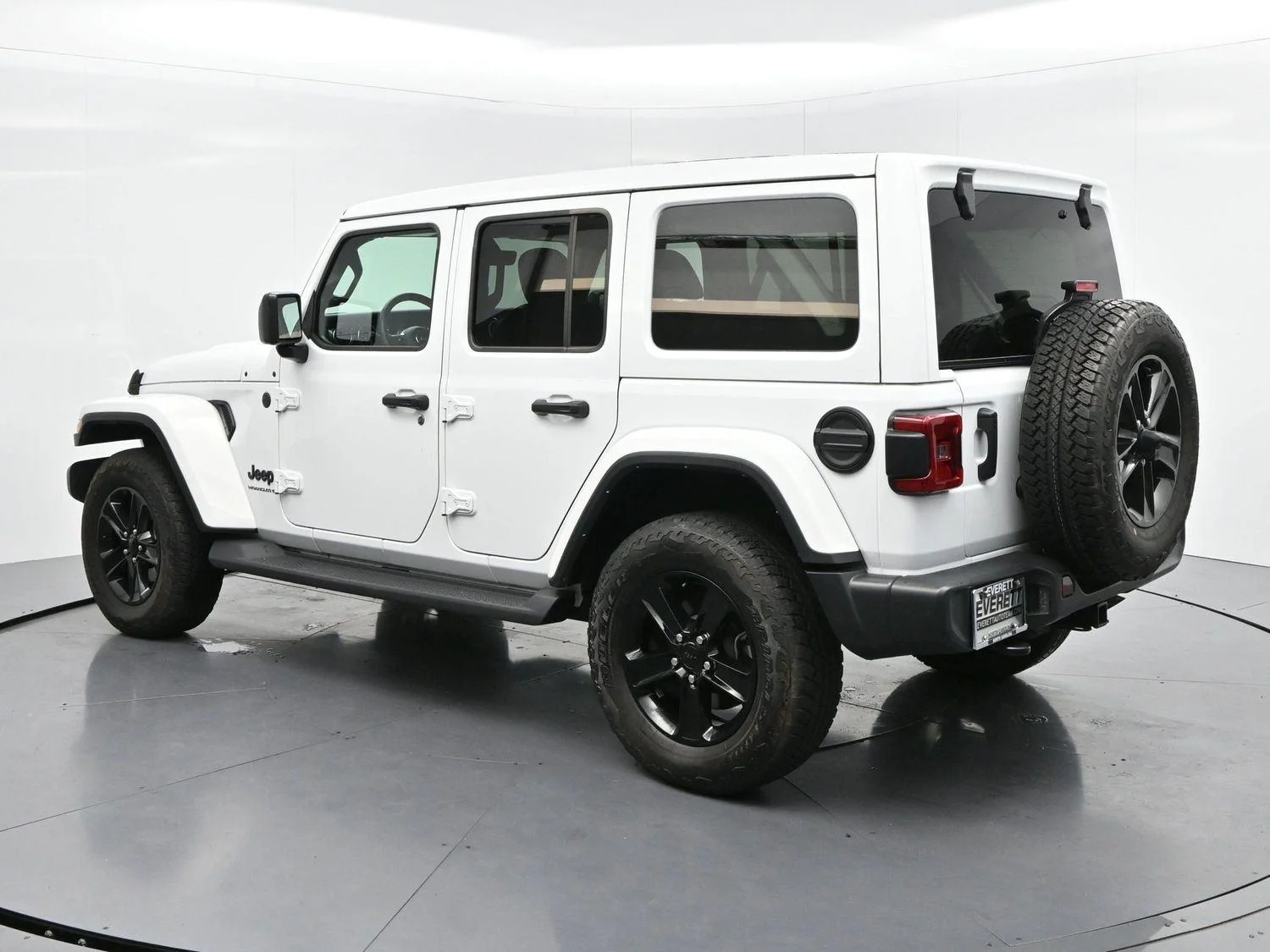Used 2023 White Jeep Sahara Altitude image 5