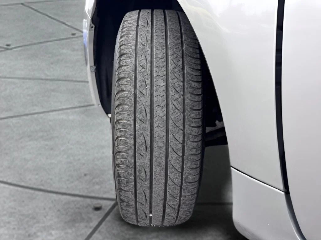 Used 2010 Silver Toyota LE image 26