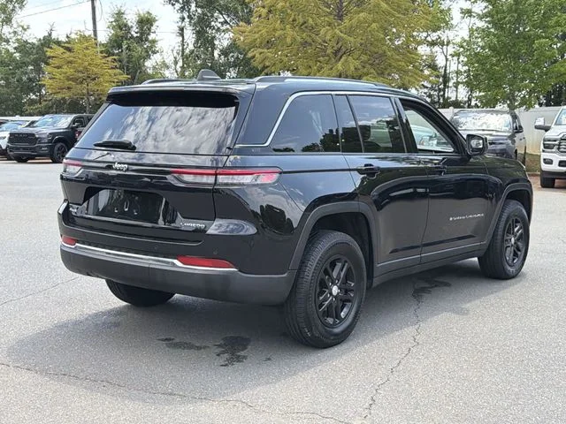 Used 2023 Black Jeep Laredo image 12