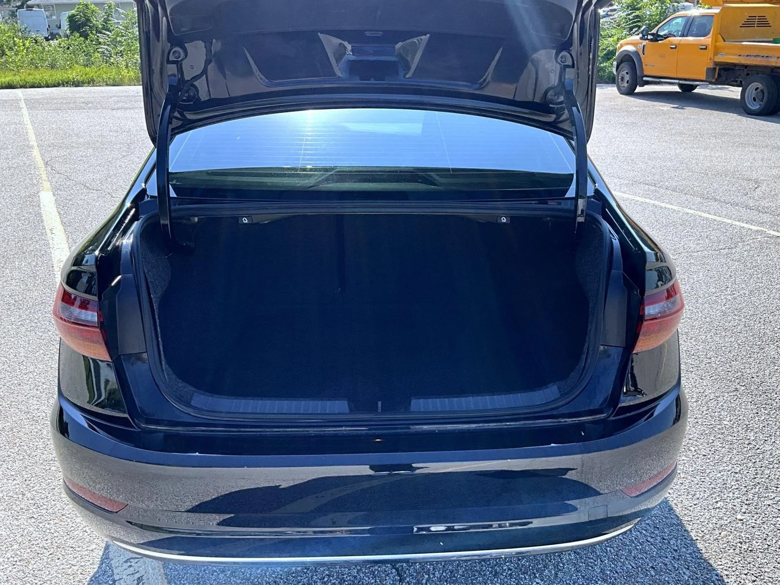 Used 2019 Black Volkswagen 1.4T SE image 9