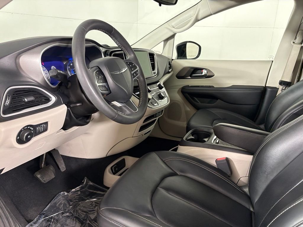 Used 2024 Silver Chrysler Touring L image 20