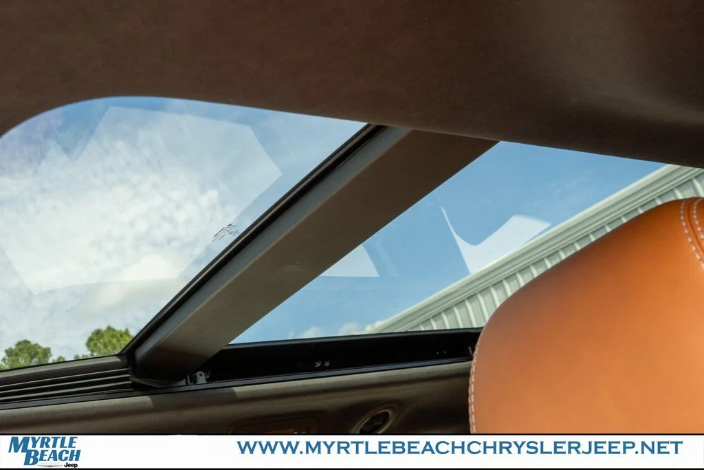 New 2026 Bright White Clear-Coat Exterior Paint Chrysler Pinnacle image 20
