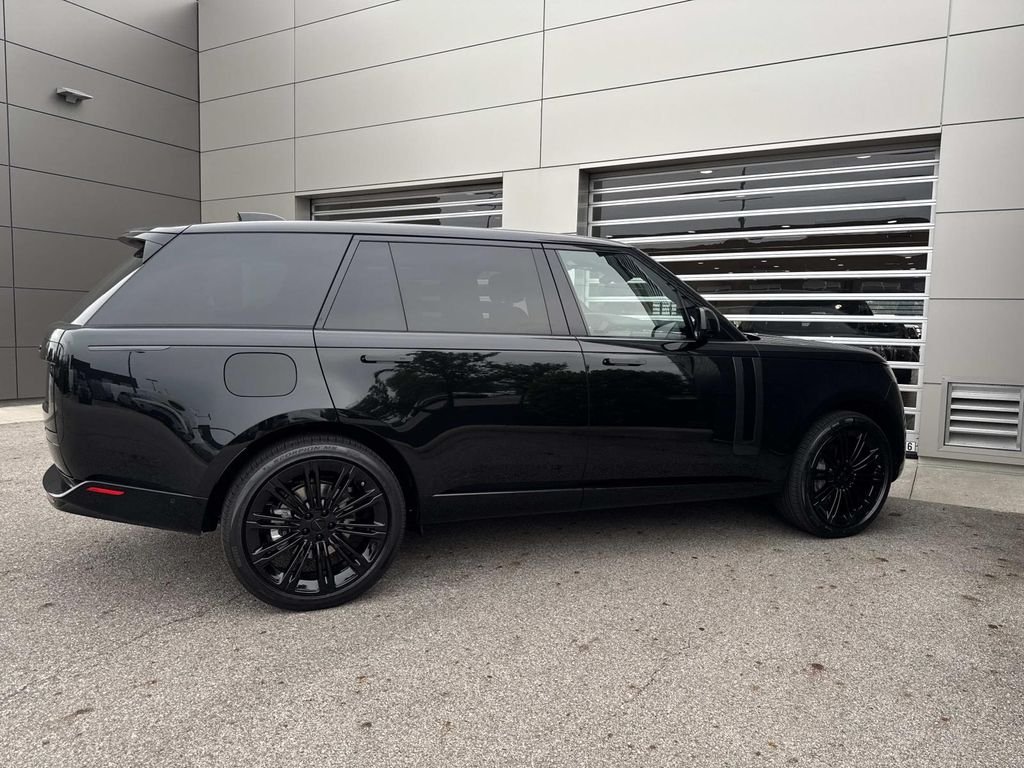 New 2026 Santorini Black Land Rover SE image 8