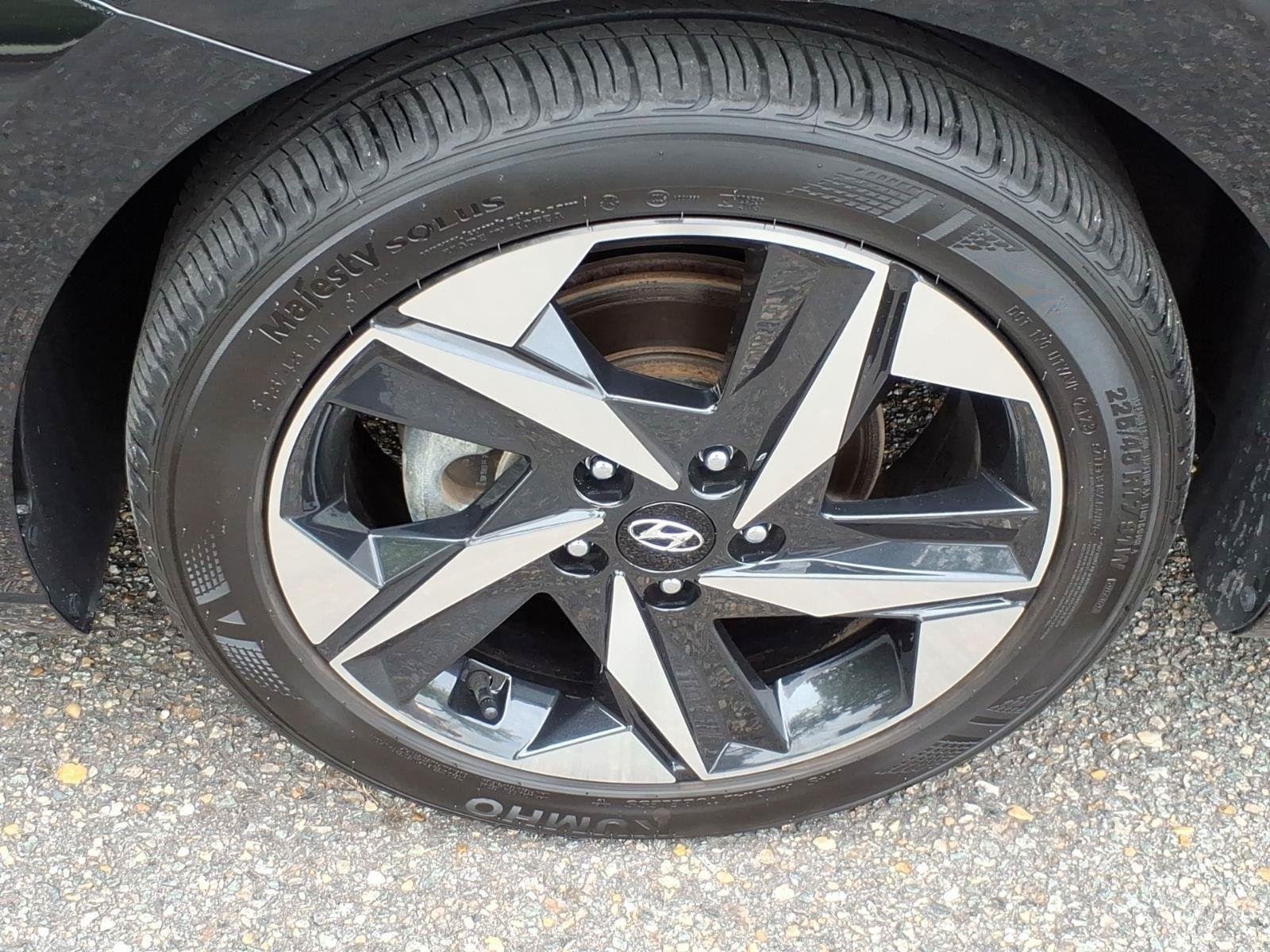 Used 2023 Onyx Black Hyundai SEL image 4