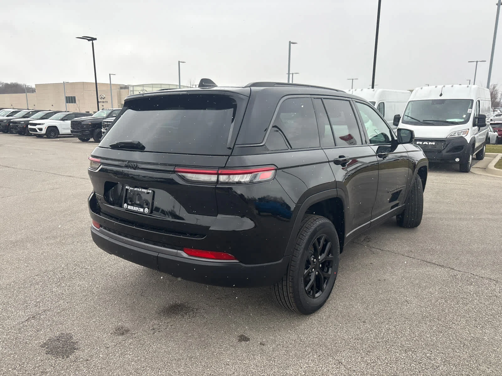 New 2026 Diamond Black Crystal Pearlcoat Jeep Laredo Altitude image 9