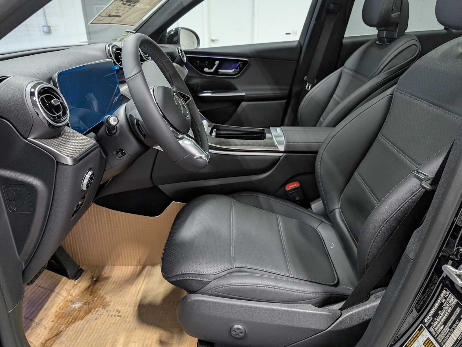 Used 2026 Obsidian Black Metallic Mercedes-Benz GLC 300 image 4