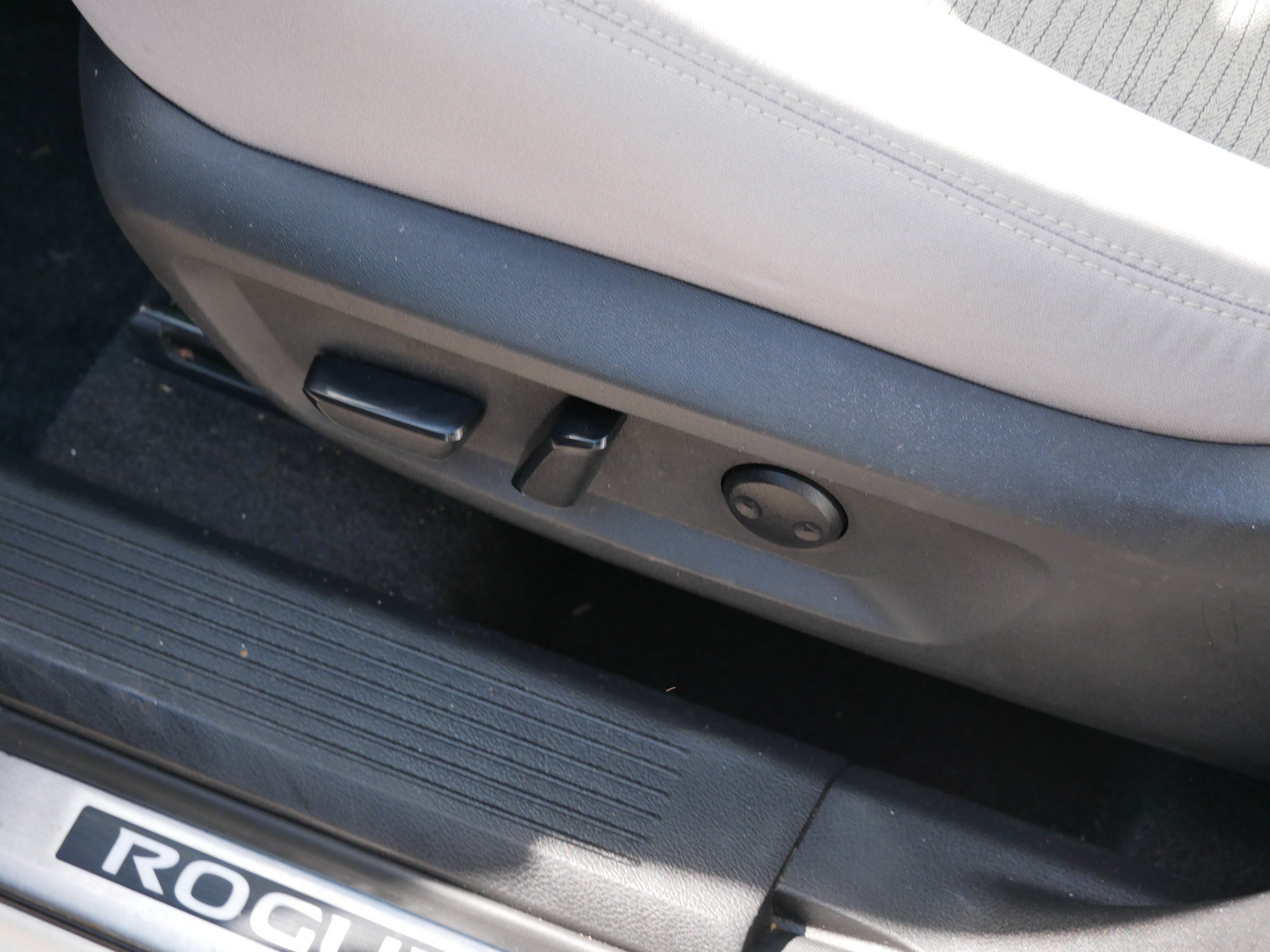 2021 Nissan Rogue SV - Photo 20