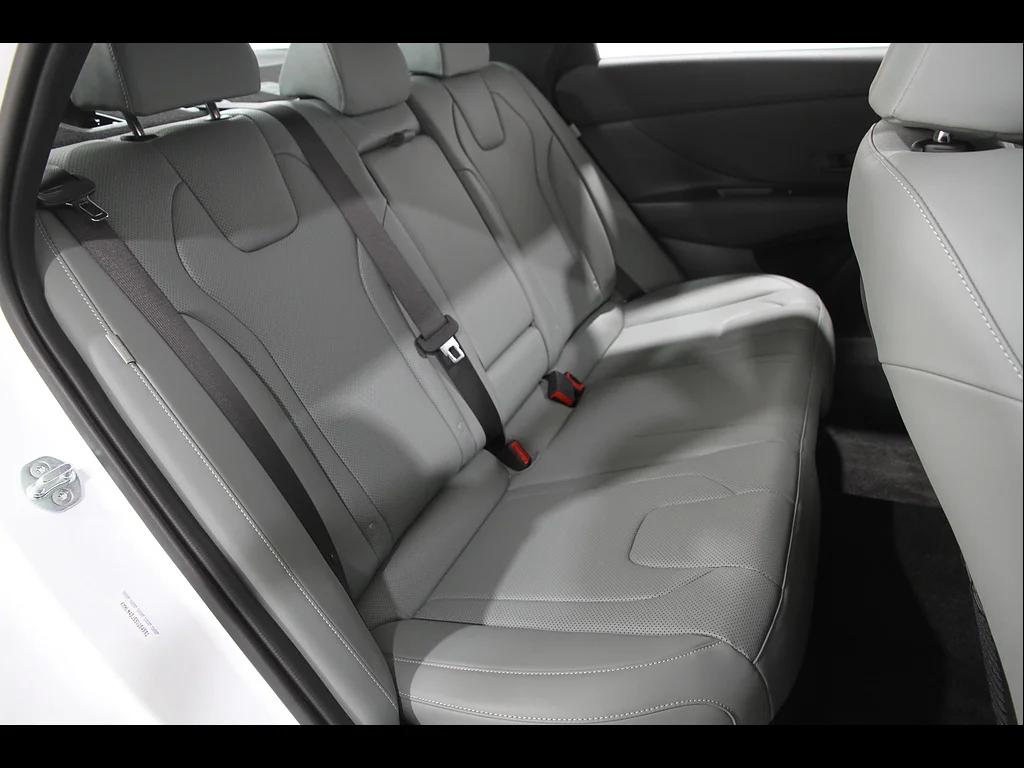 Used 2025 Serenity White Pearl Hyundai Limited image 17