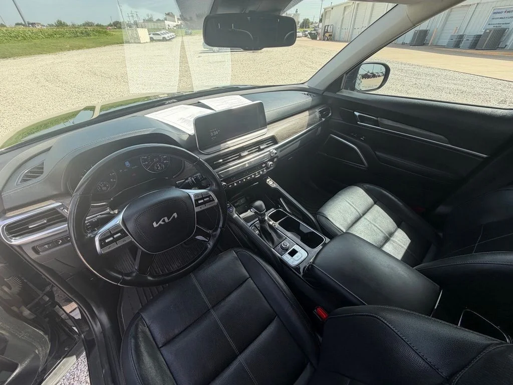 Used 2022 Black Kia EX image 12