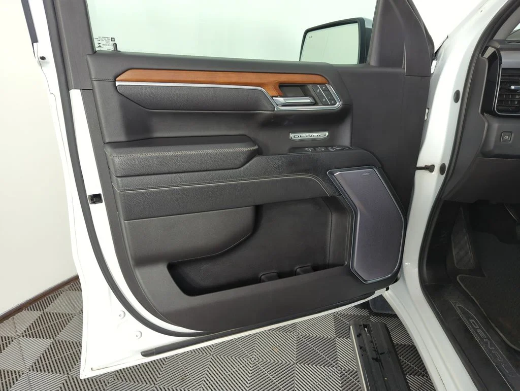 Used 2023 White GMC Denali image 17