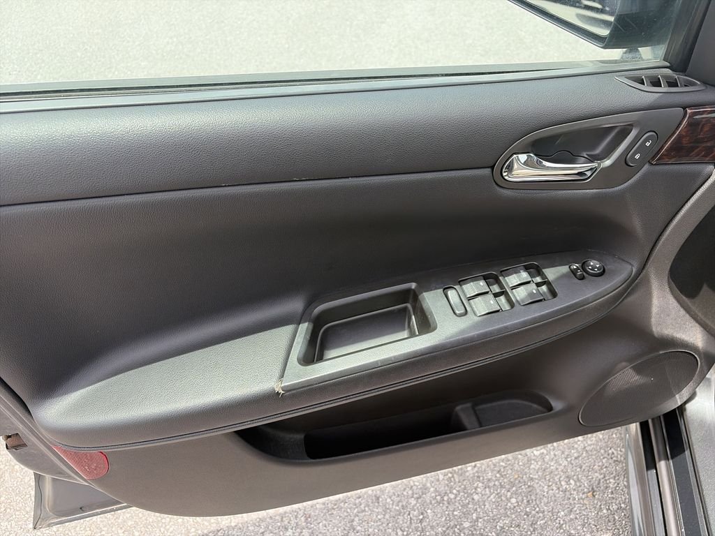 Used 2013 Gray Chevrolet LT image 18