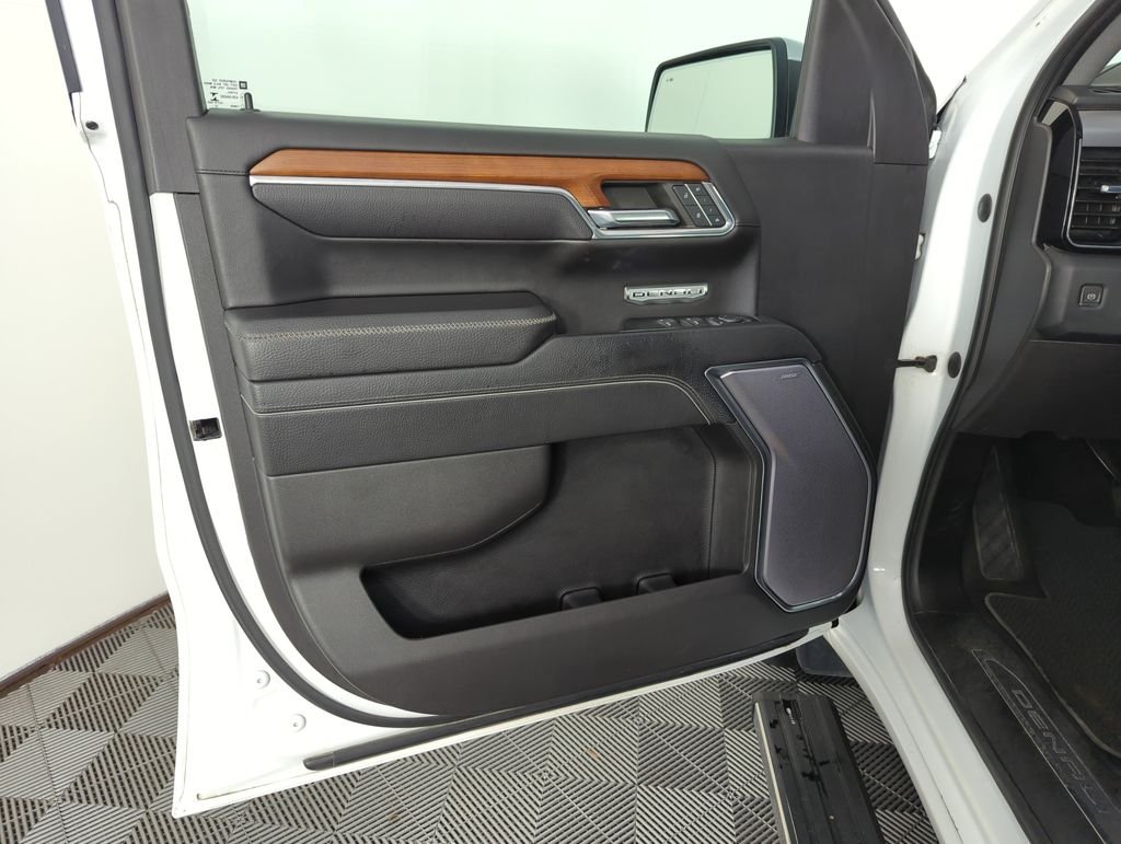 Used 2023 White GMC Denali image 17