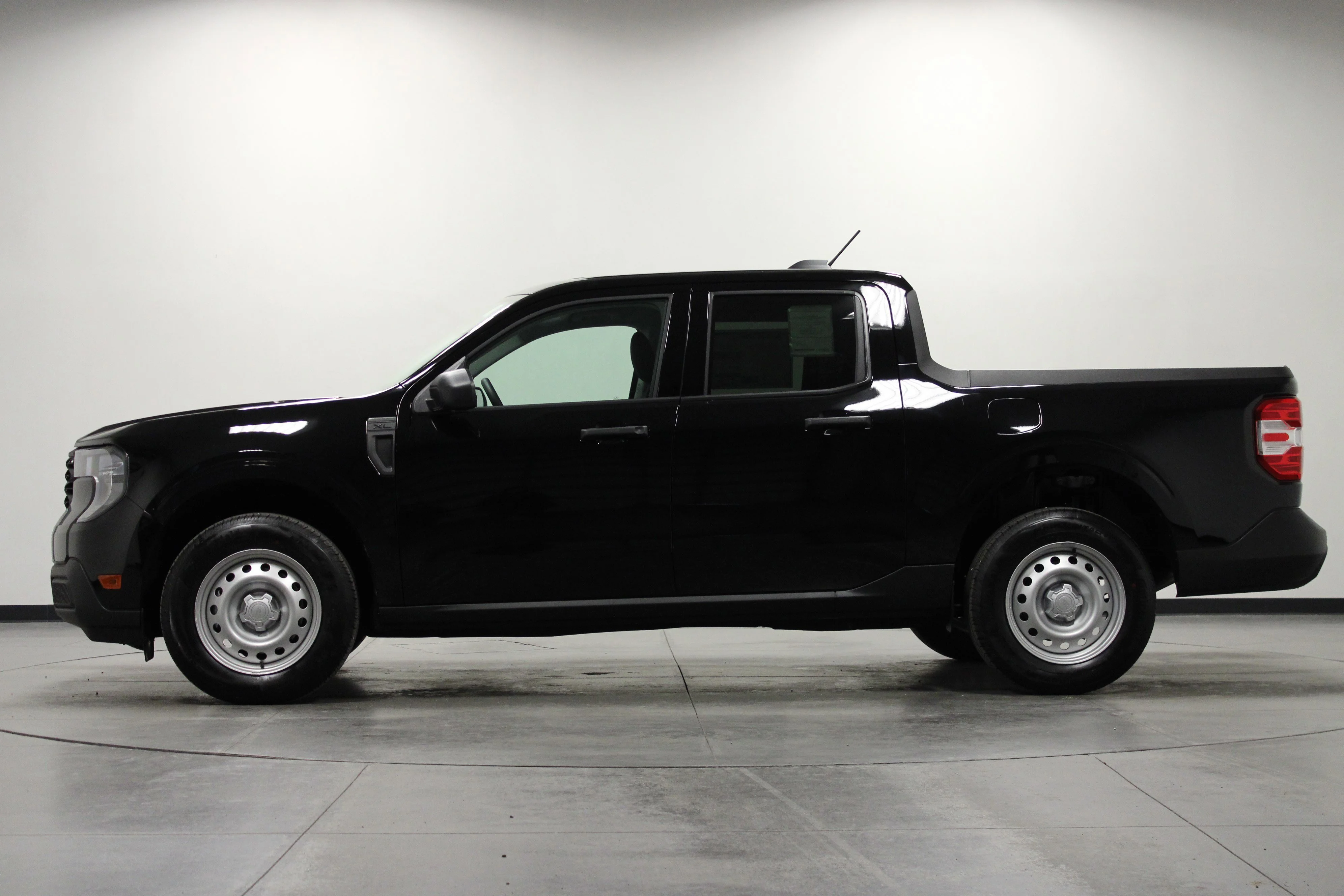New 2026 Shadow Black Ford XL image 7