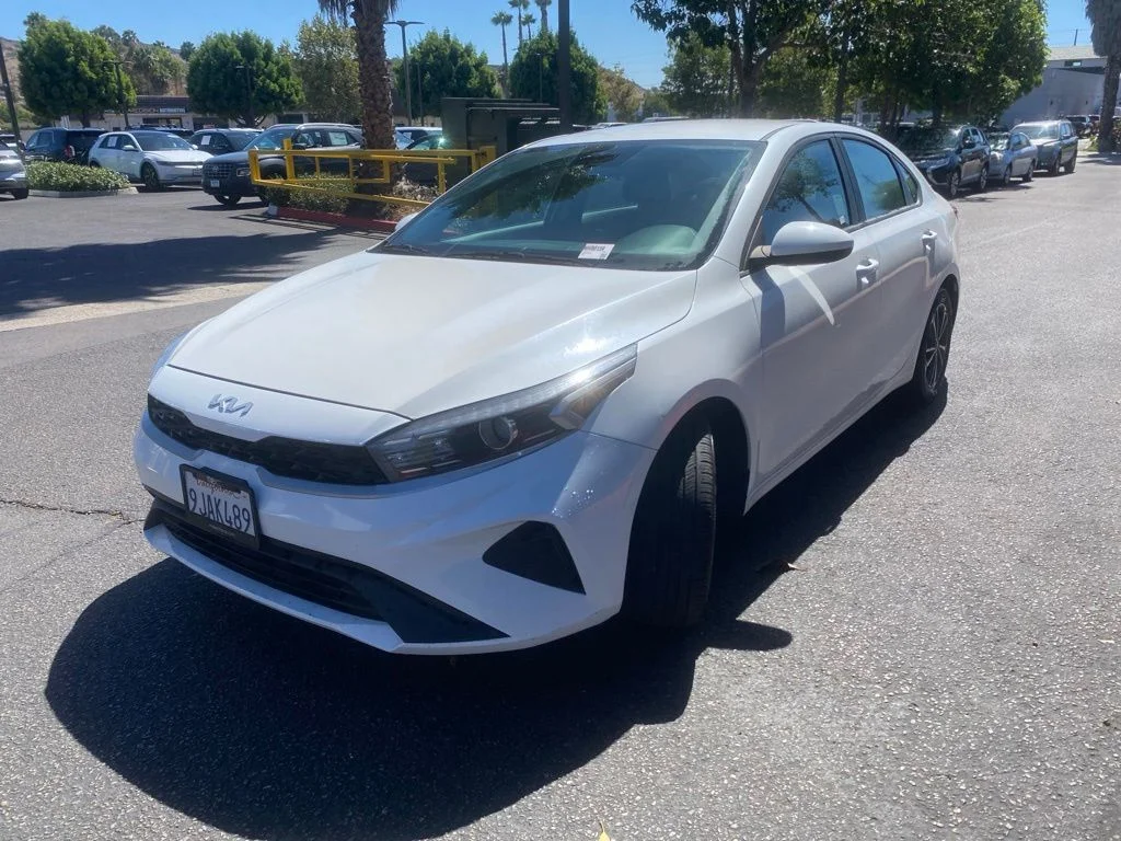 Used 2023 White Kia LXS image 5