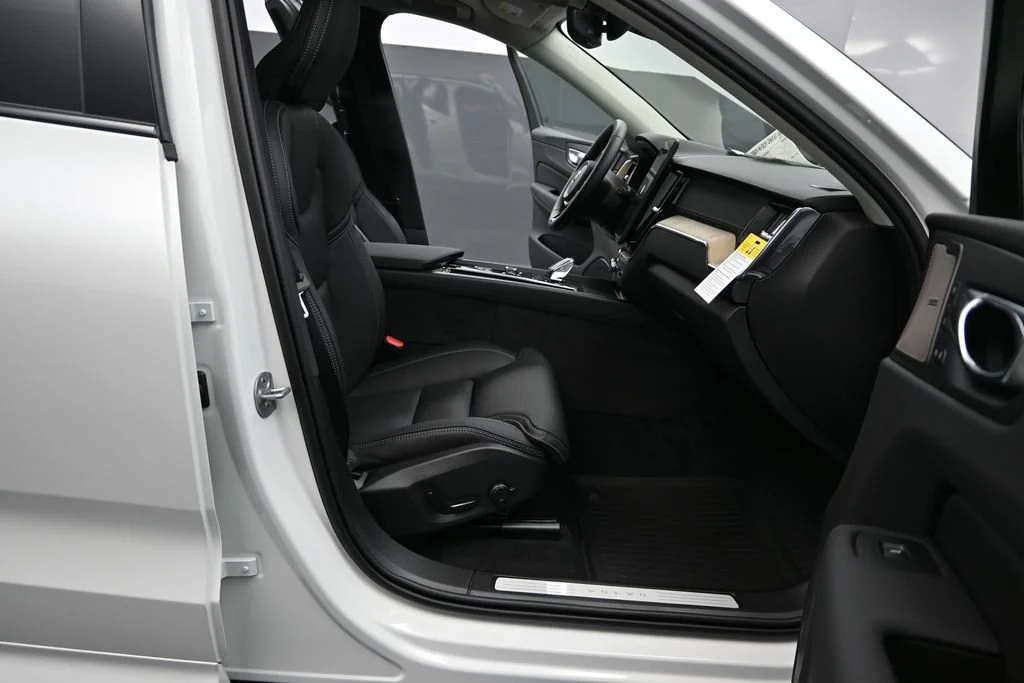 New 2027 Crystal White Volvo T8 Ultra image 21