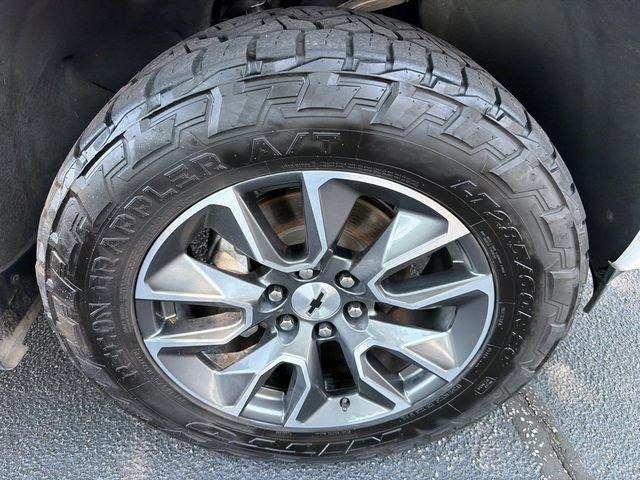 Used 2023 SUMMIT WHITE Chevrolet RST image 12
