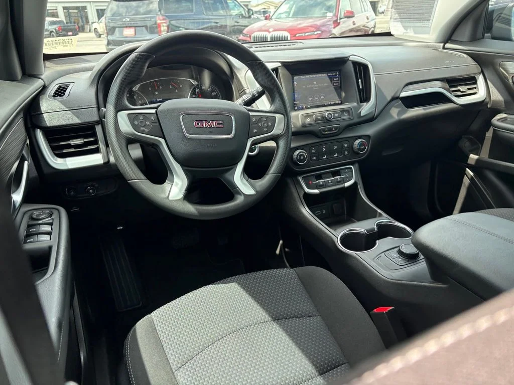 Used 2024  GMC SLE image 27
