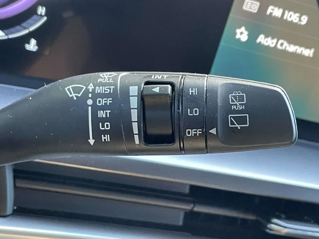 Used 2025  Kia S image 34