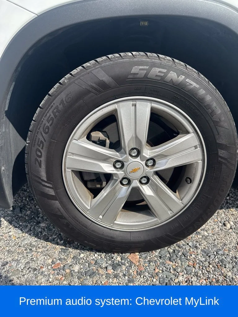 Used 2020 SUMMIT WHITE Chevrolet LS image 9