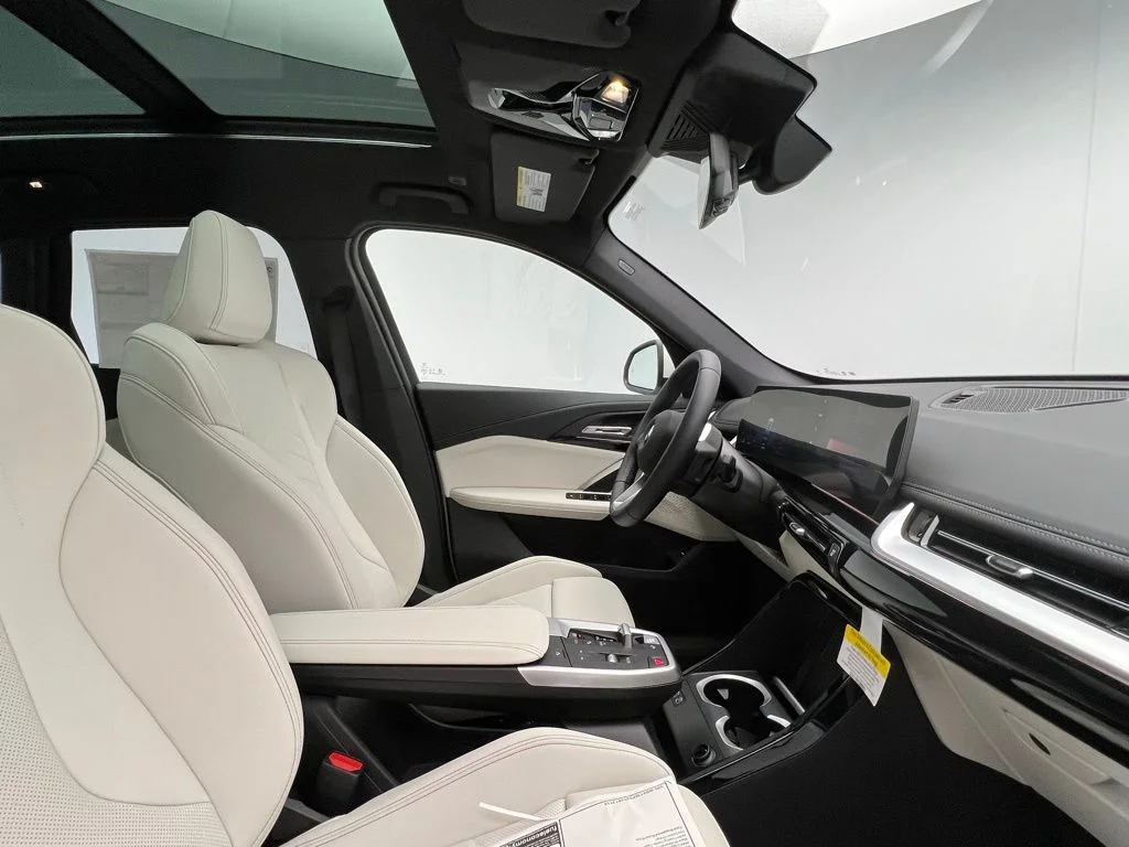 New 2026 Mineral White Metallic BMW xDrive28i image 6