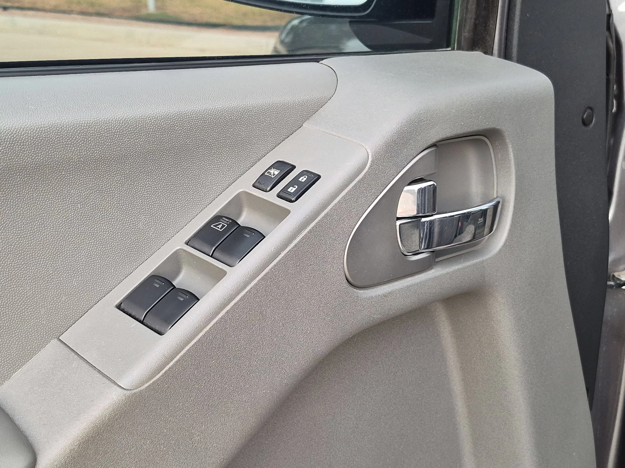 Used 2018 Gray Nissan SV image 12