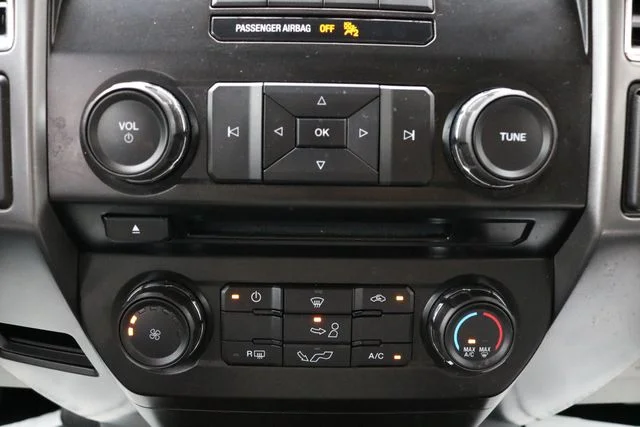 Used 2015 Oxford White Ford XLT image 16