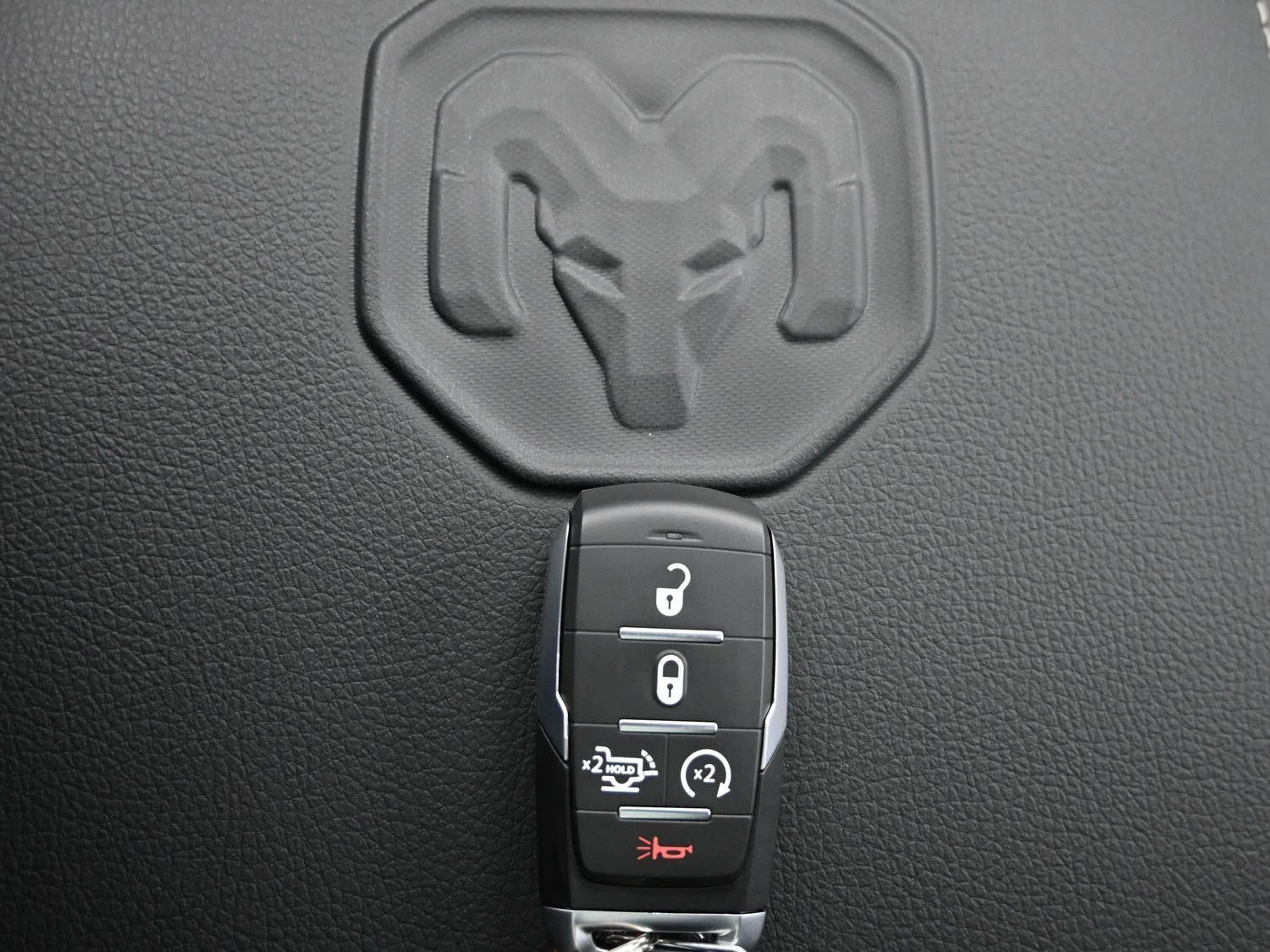 New 2026 Ivory White Tri-Coat Pearl-Coat Exterior Paint RAM Laramie image 37