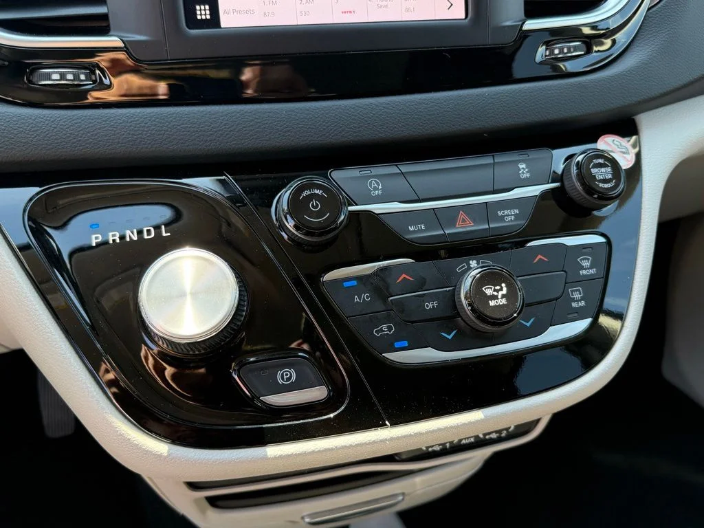 Used 2023 Black Chrysler LX image 28