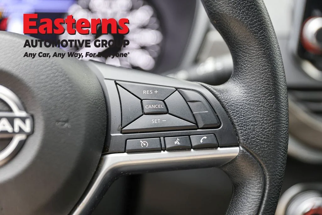 Used 2025 White Nissan 2.5 SV image 16