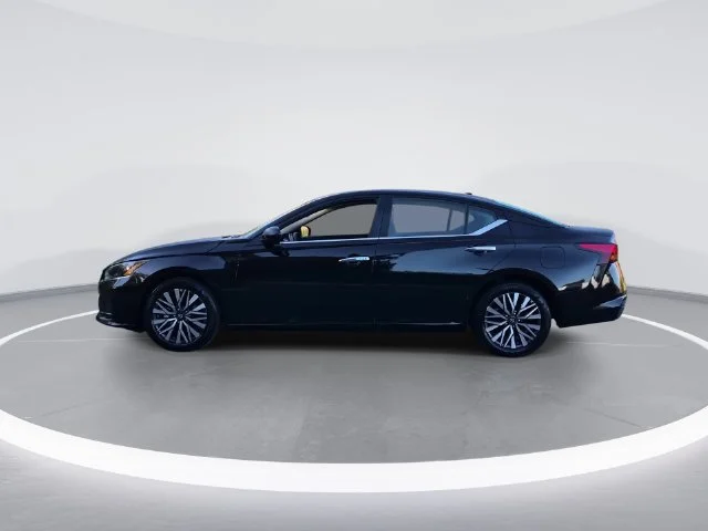 Used 2025 Black Nissan 2.5 SV image 5