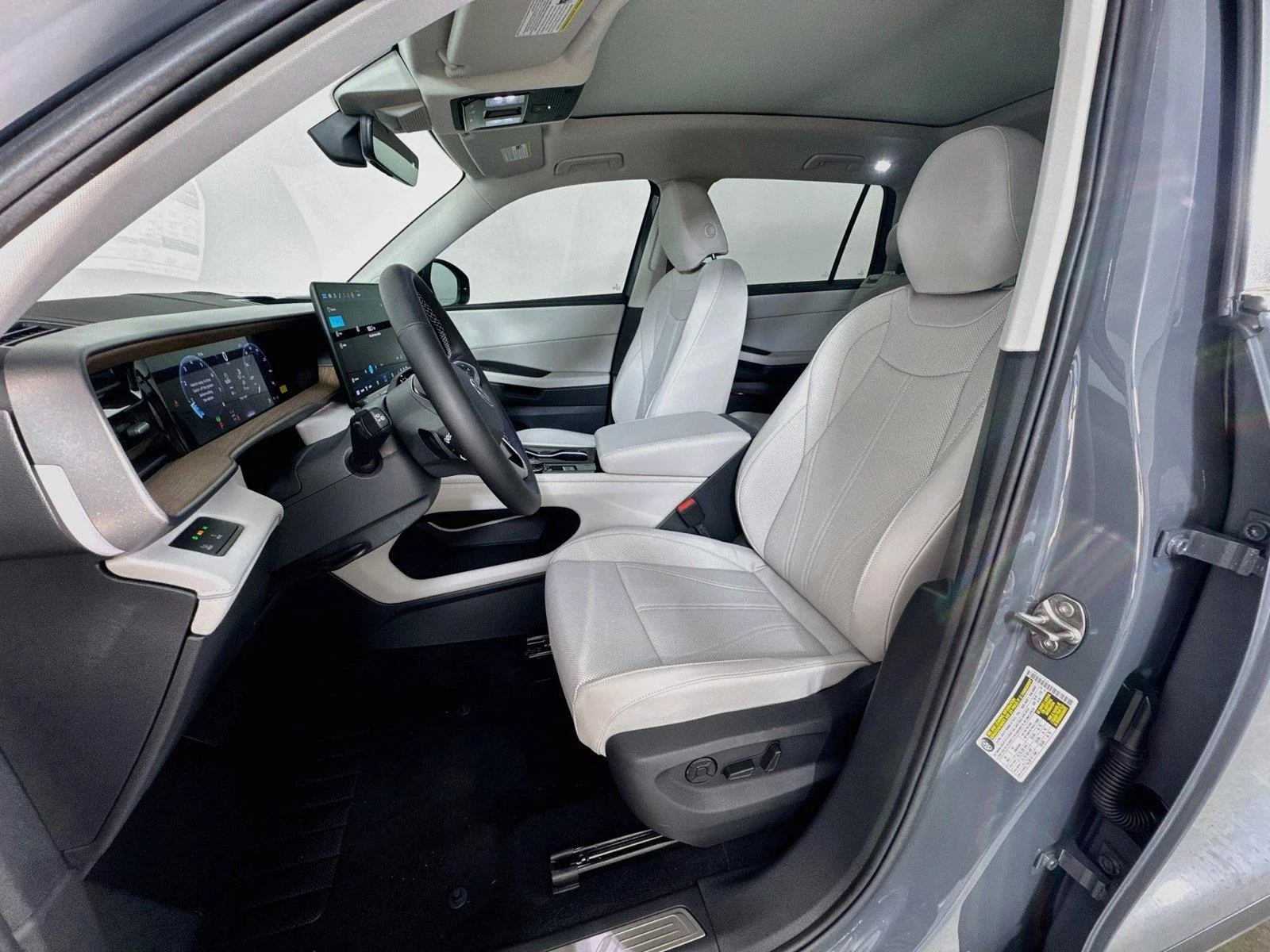 New 2027 Pure Gray Volkswagen SE w/Technology image 20