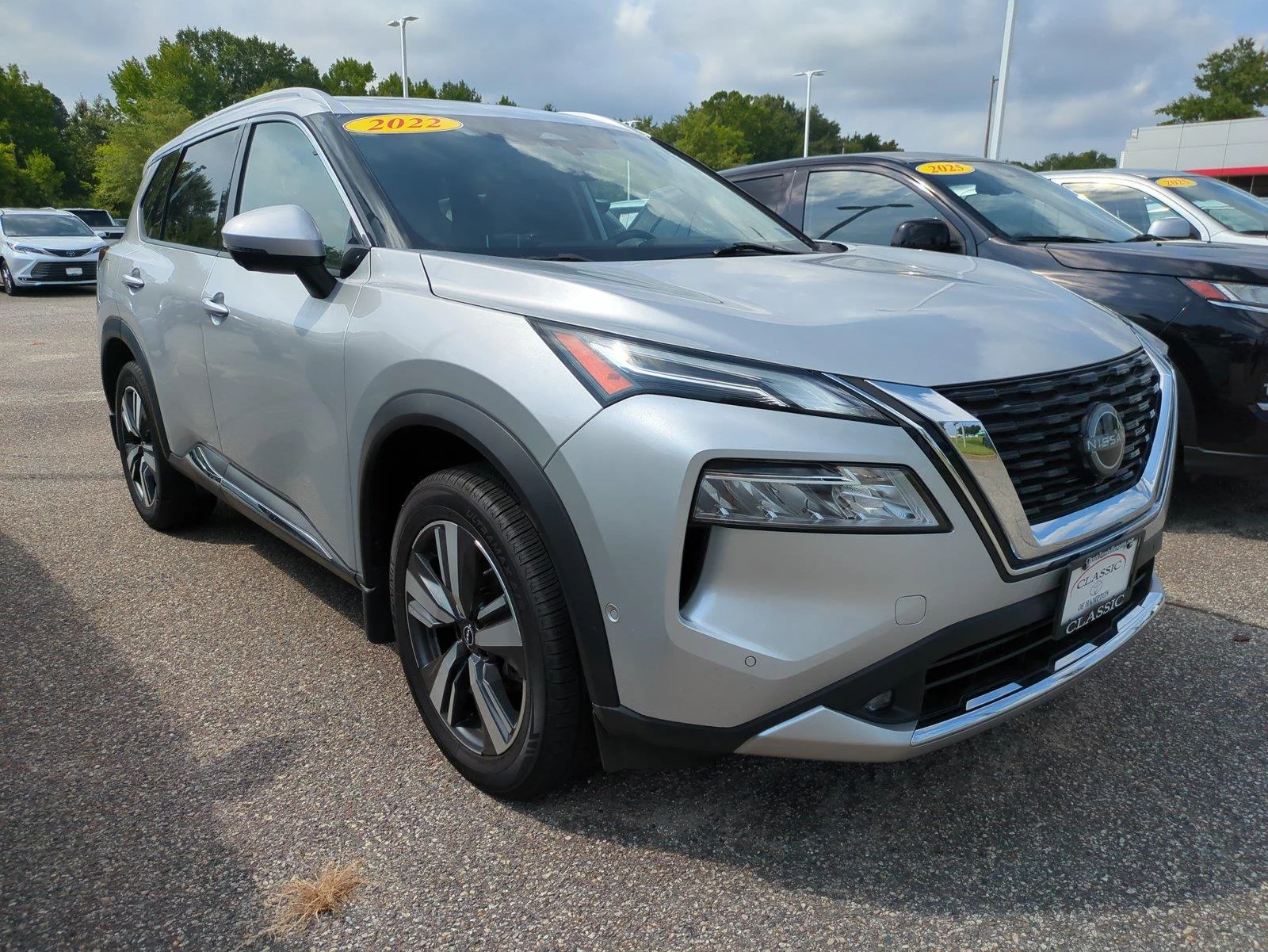 Used 2022 Brilliant Silver Metallic Nissan Platinum image 2