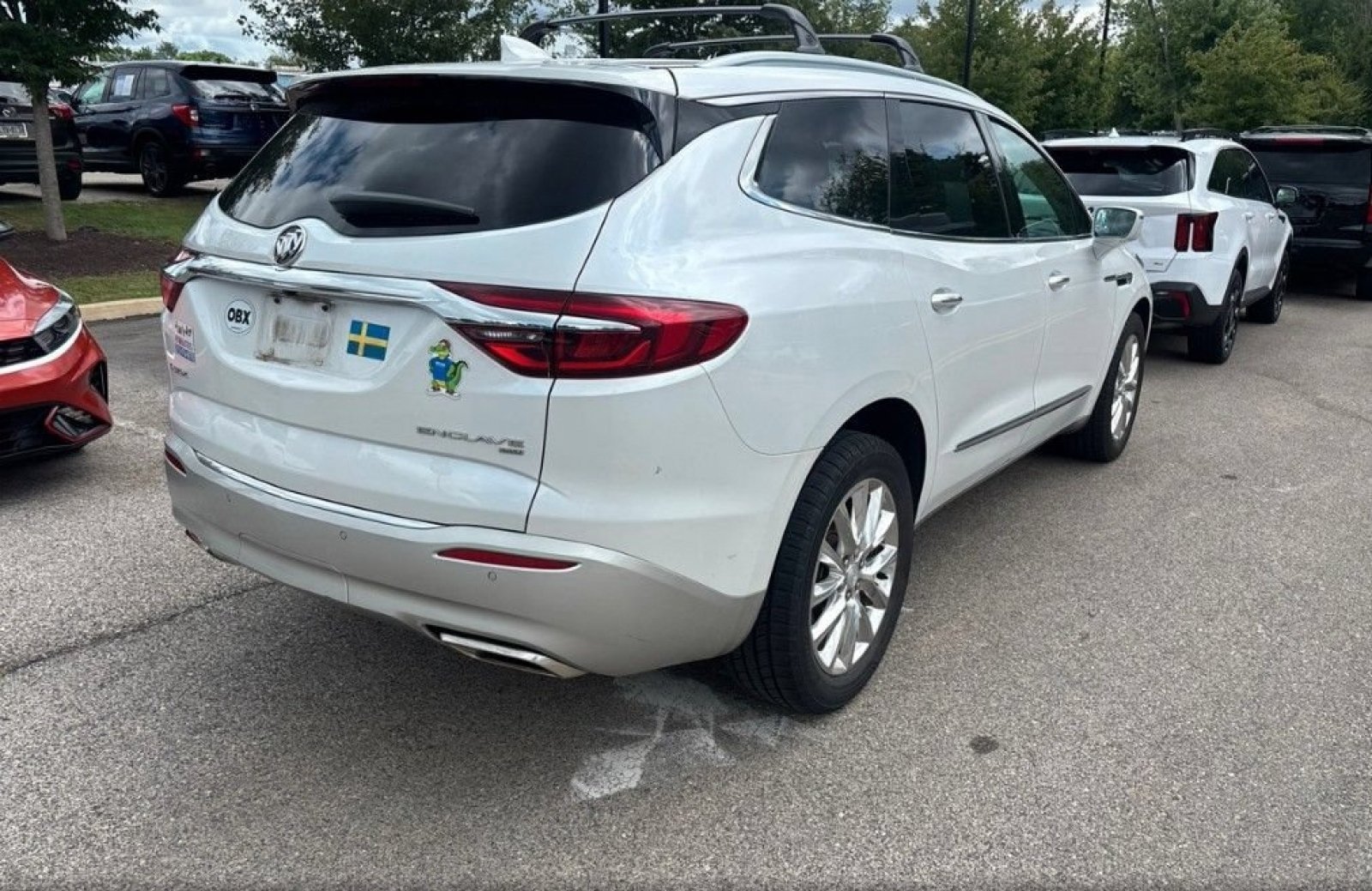 Used 2018 White Frost Tricoat Buick Premium image 6