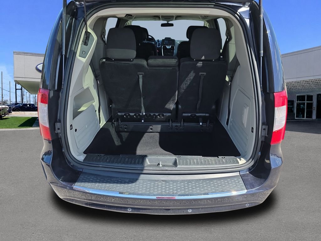 2011 Chrysler Town & Country Touring - Photo 29