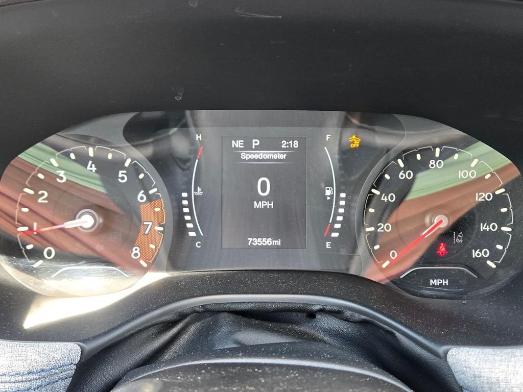 Used 2022 Silver Jeep Latitude image 25