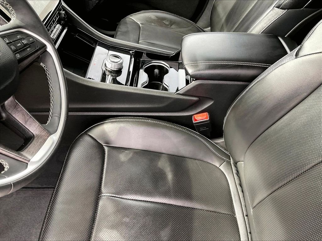 Used 2023 White/off-white Jeep Limited image 21