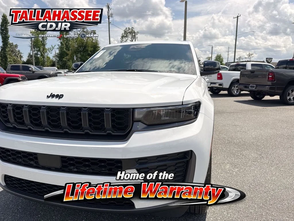 New 2026 Bright White Clear-Coat Exterior Paint Jeep Altitude image 9