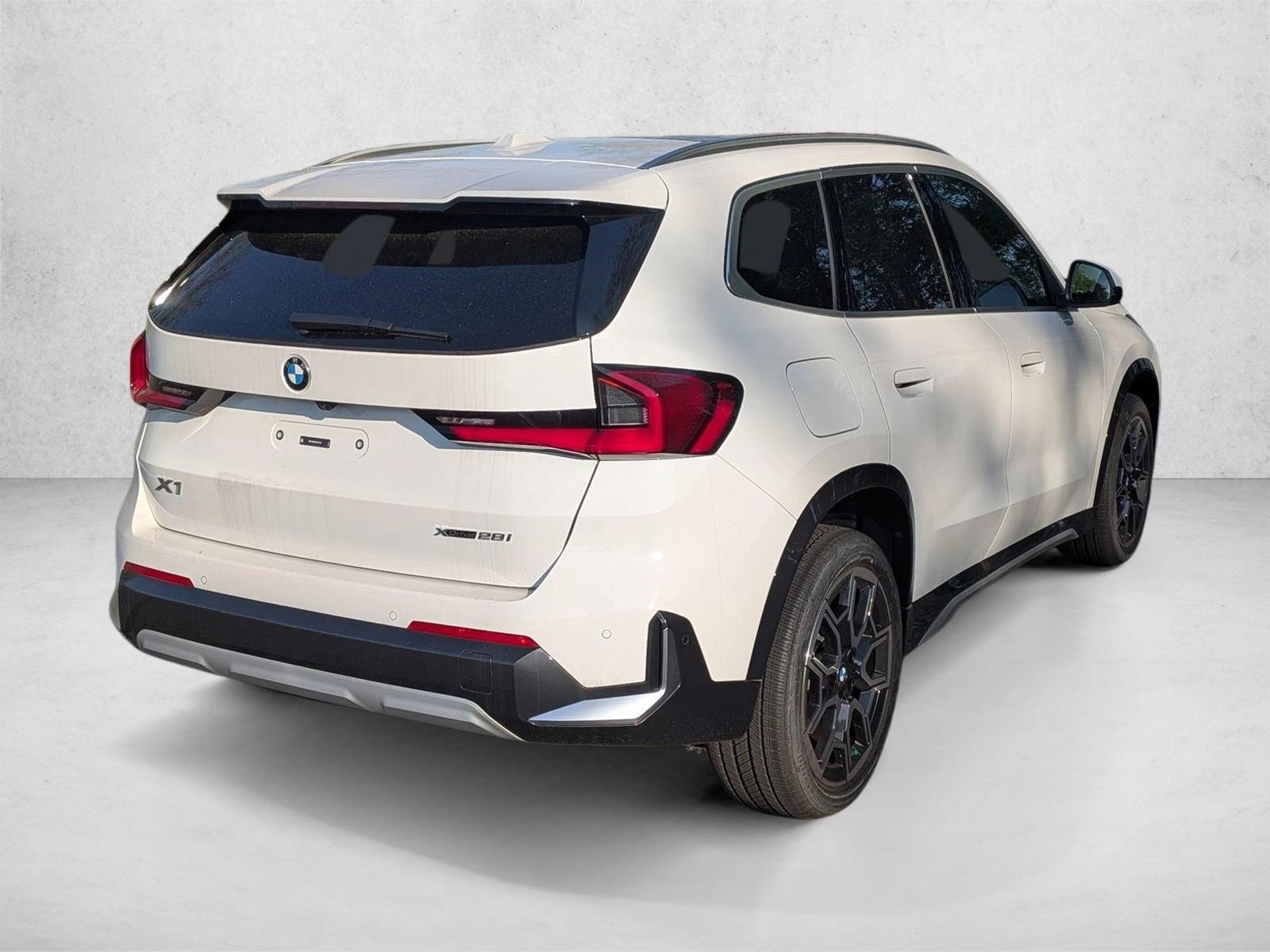 Used 2026 Alpine White BMW xDrive28i image 2