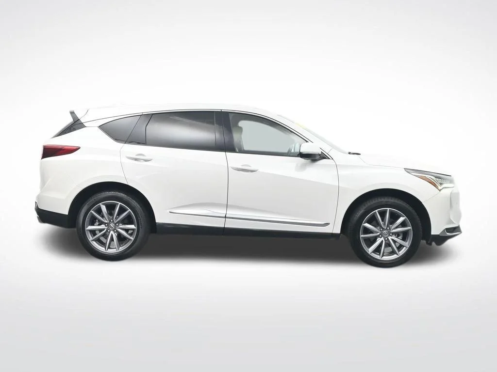 Certified Used 2023 Platinum White Pearl Acura Technology Package image 4