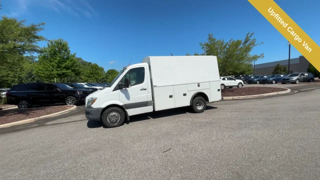 Used 2018 White Mercedes-Benz NA image 2