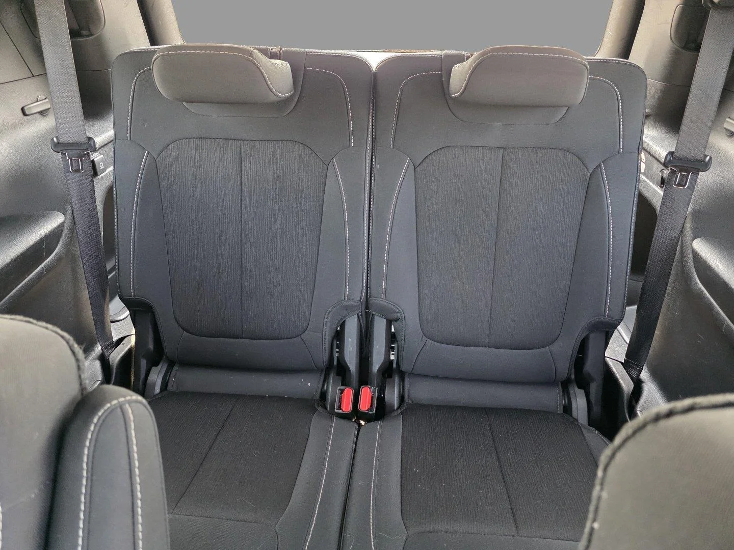 Used 2024 Diamond Black Crystal Pearlcoat Jeep Laredo image 28