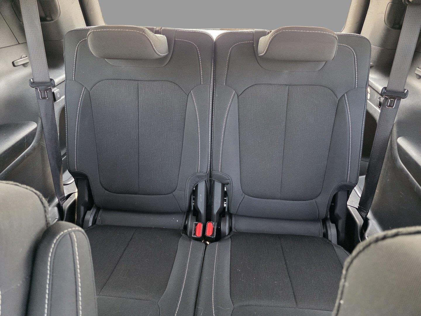Used 2024 Diamond Black Crystal Pearlcoat Jeep Laredo image 28