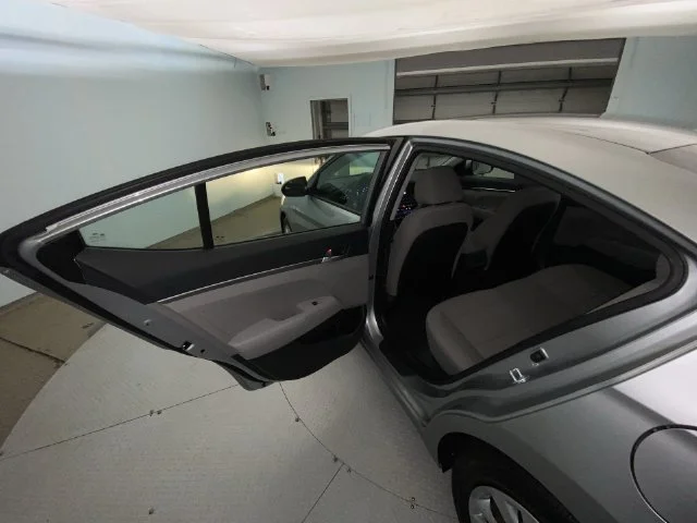 Used 2020 Silver Hyundai SE image 21