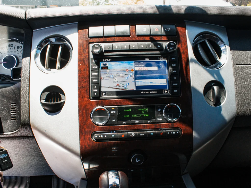 Used 2013 White Platinum Metallic Tri-Coat Ford King Ranch image 16