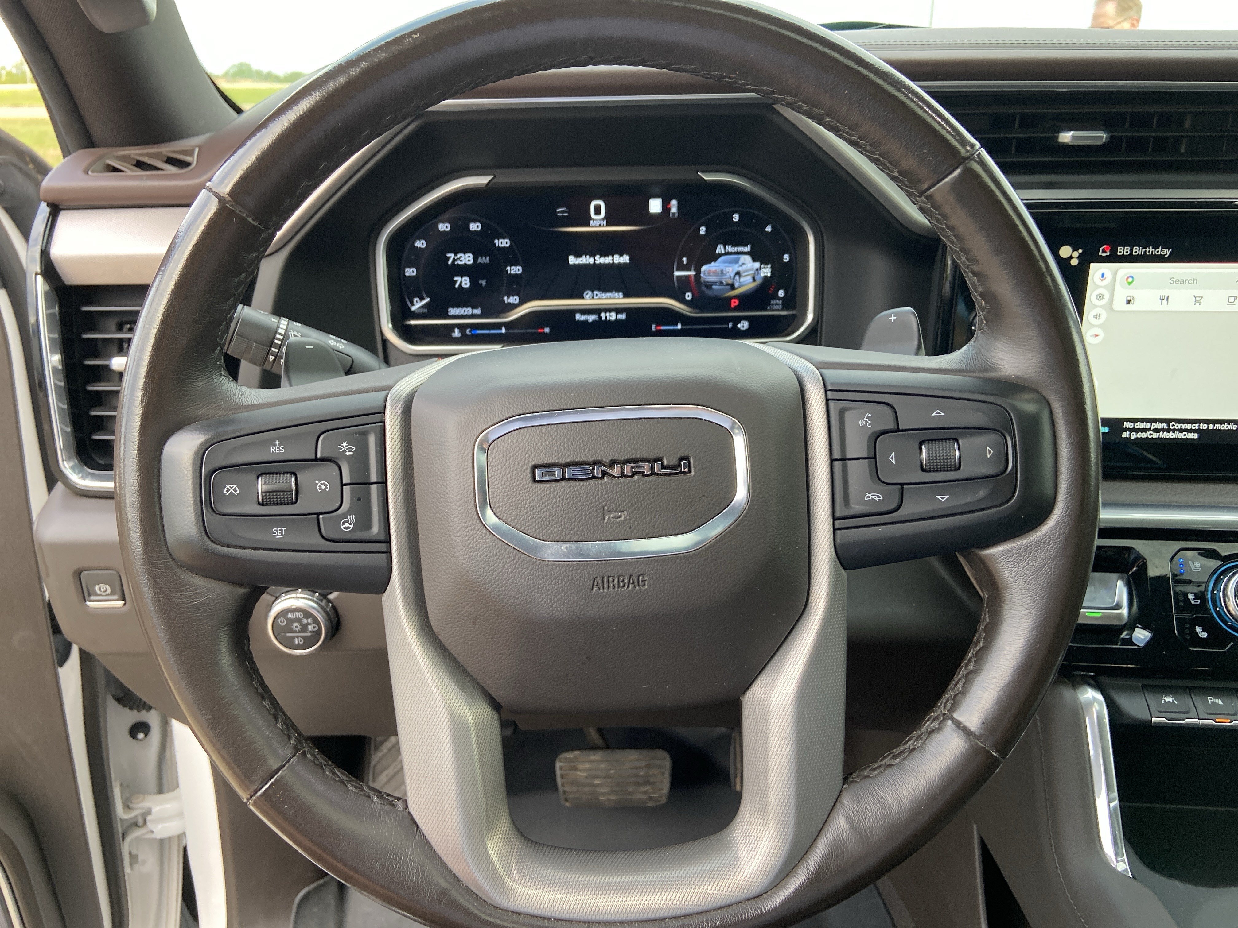 Used 2022 White Frost Tricoat GMC Denali image 34