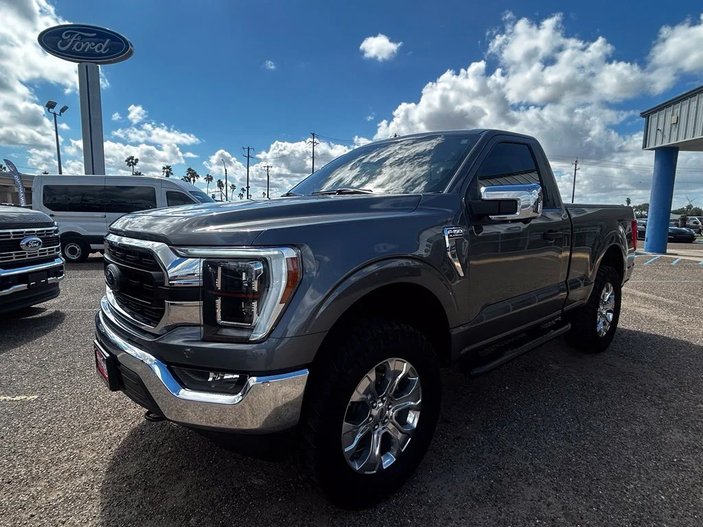 Used 2023 Gray Ford XLT image 3